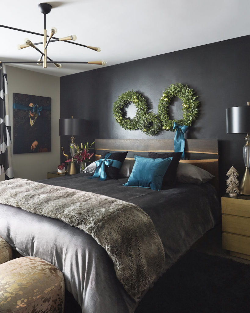 Holiday Black Bedroom Interior Design Ideas